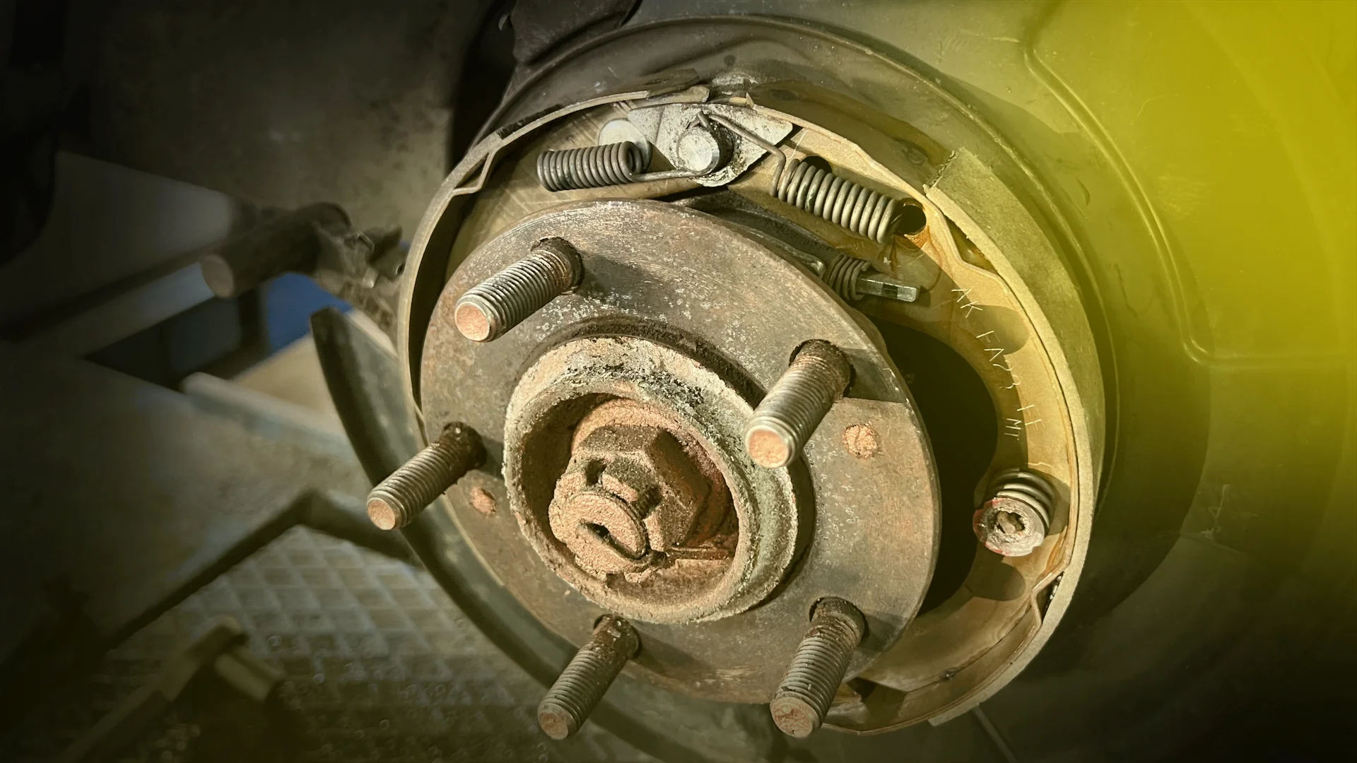 Замена колодок стояночного тормоза